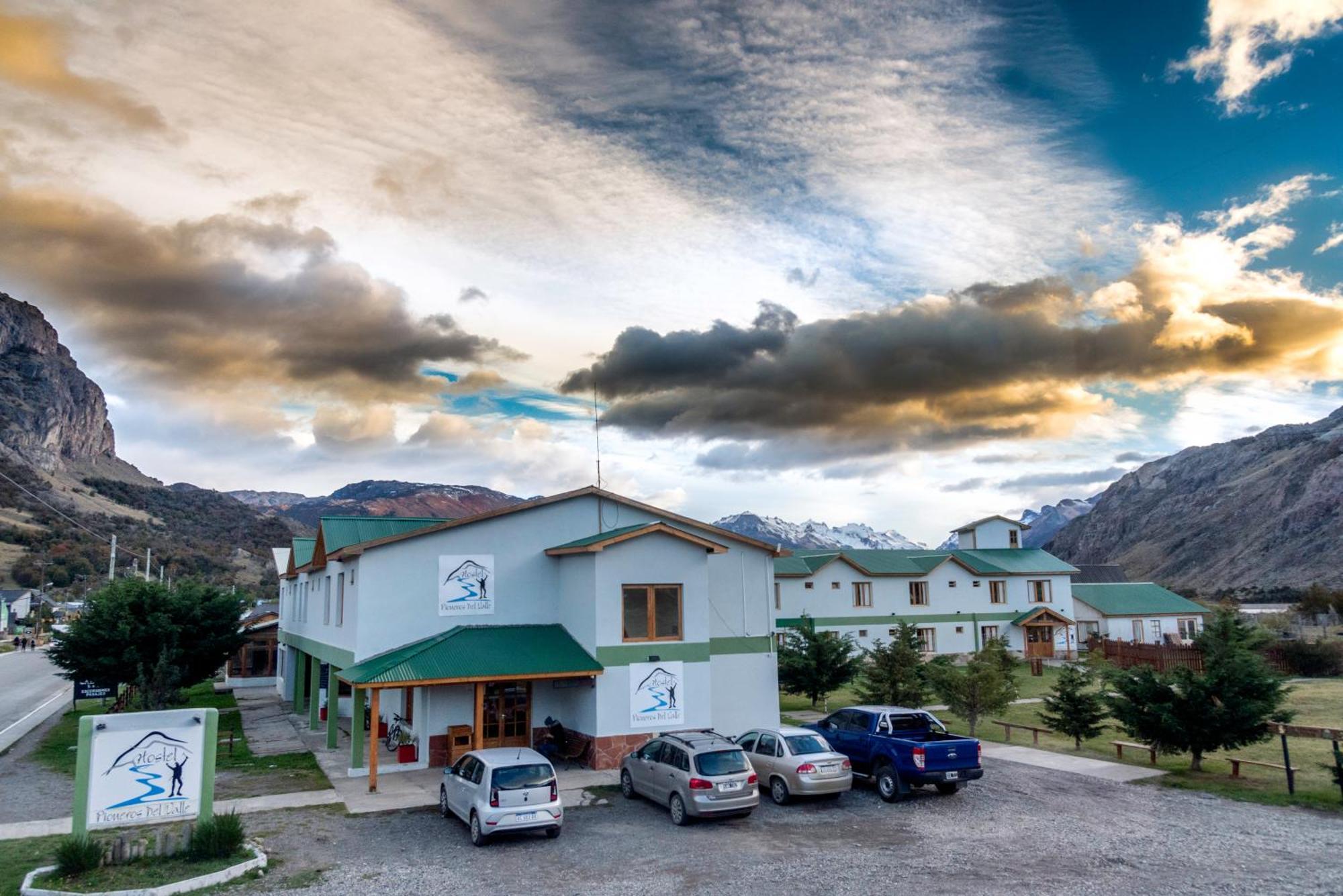Hostel Pioneros Del Valle El Chalten Exterior foto