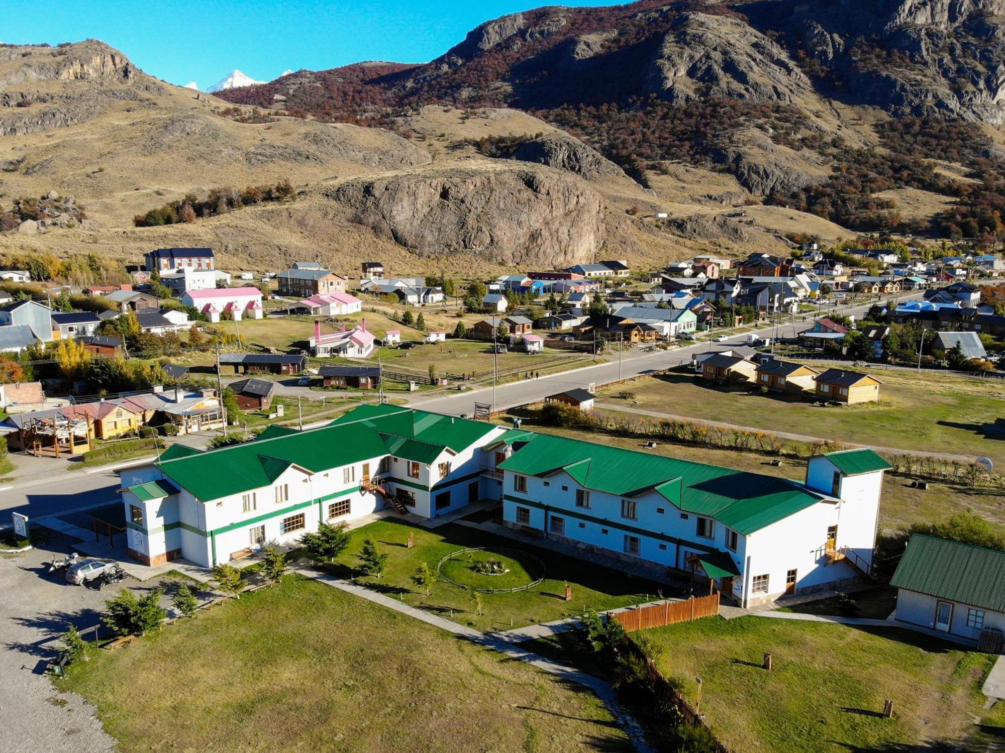 Hostel Pioneros Del Valle El Chalten Exterior foto